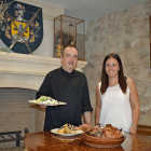 Juan Carlos y Nuria, en una de las salas del restaurante ribereño-ARGICOMUNICACIÓN