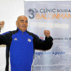 Juan Carlos Pastor, ayer, durante su exposición en el Clinic Solidario en el colegio San Agustín.-J.M. LOSTAU