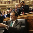 Mariano Rajoy es aplaudido por sus compañeros del PP.-EUROPA PRESS