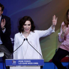 La presidenta de la Comunidad de Madrid, Isabel Díaz Ayuso (c), junto al alcalde de Madrid, José Luis Martínez-Almeida (i) y la número dos del PP al Congreso de los Diputados para las elecciones del 10-N, Ana Pastor (d).-EFE
