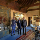 El alcalde de Salamanca, Alfonso Fernández Mañueco, el duque de Alba, Carlos Fitz-James Stuart, y el presidente del Senado, Pío García-Escudero inauguran la restauración.-ENRIQUE CARRASCAL