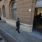 Registro de la Guardia Civil en la sede de Adif, en la Sagrera de Barcelona, este martes.-