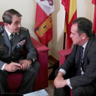El coronel jefe de la Comandancia de la Guardia Civil en la provincia de Valladolid, Juan Miguel Recio Álvarez, se reúne con el delegado territorial de la Junta, Pablo Trillo.-ICAL