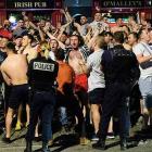 Aficionados ingleses de fiesta en Marsella, ante el inicio de la Eurocopa.-AFP