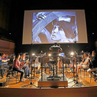 La OSCyL, ayer en el Auditorio, durante los ensayos para la proyección de ‘Novvy Vavilon’.-J. M. LOSTAU