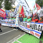 Los trabajadores de prisiones de Valladolid en la manifestación de ayer.-ICAL
