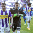 Chica y Javi Varas se retiran a los vestuarios-J. M. Lostau