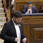 Sánchez se dirige a Gabriel Rufián tras su intervención.-DAVID CASTRO