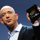 El CEO de Amazon, Jeff Bezos, en la presentación del Kindle Fire, en Nueva York, en el 2011.-EMMANUEL DUNAND (AFP)