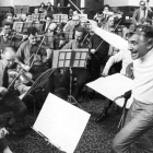 Leonard Bernstein dirige a la London Symphony Orchestra en la  capital británica.-IAN SHOWELL