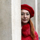 La coreógrafa y bailarina Alicia Soto; a la izquierda, portada del libro.-ICAL