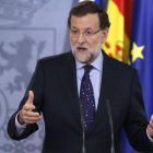 Mariano Rajoy, en la Moncloa.-EFE / JUAN CARLOS HIDALGO