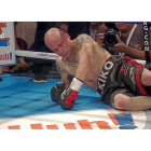 Kiko Martínez, en el momento de ser noqueado por Scott Quigg.-E.M