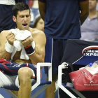 Novak Djokovic durante un receso ante el español Feliciano López .-EFE