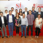 El alcalde de Valladolid, Óscar Puente, con los candidatos del PSOE al Congreso y al Senado.-J. M. LOSTAU