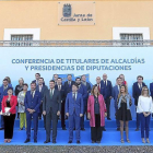 El presidente de la Junta de Castilla y León, Alfonso Fernández Mañueco, preside la reunión de la Conferencia de Alcaldes y presidentes de Diputación de Castilla y León.-ICAL