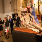 La presidenta de la Diputación, Mayte Martín Pozo, asiste a la inauguración de la Exposición “Pietas”, organizada por la Cofradía de Nuestra Madre de las Angustias, en la Sala de Exposiciones de la Encarnación de la Institución Provincial-Ical