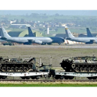Aviones y tanques estadounidenses en la base militar de Incirlik, en Turquía.-EPA / BASRI BAS