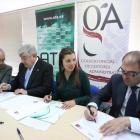 La presidenta regional de la Asociación de Trabajadores Autónomos de Castilla y León (ATA), Soraya Mayo; el presidente del Consejo Autonómico de Gestores, Miguel Ángel Pertejo, y el presidente de la Federación Nacional de Trabajadores Autónomos, Lorenzo A-ICAL