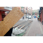 Desmontaje de la terraza del bar Pachá de la calle Júpiter de Valladolid.-E. M.