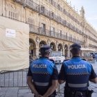 Comienza la retirada del medallón de Franco de la plaza Mayor de Salamanca-ICAL