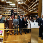 Asistentes a la inauguración de la sala que albergará en el archivo municipal los fondos documentales de Zorrrilla.-C.A.