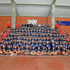 Tradicional foto de familia de los participantes y monitores del XXVICampus de Baloncesto ‘Universidad de Valladolid’ que se celebra esta semana en Fuente la Mora.-M. GONZÁLEZ EGEA