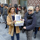 Los trabajadores de la hostelería se concentran a las puertas del Serla.-J.M. LOSTAU