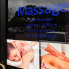 Puerta principal del "Jade Massage Therapy".-REUTERS / JON HERSKOVITZ