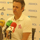 Fisac en su comparecencia ante la prensa con el polo de 'We can be heroes'-El Mundo