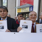 Policarpo Sánchez, el día que entregó las firmas para exigir la devolución ante la Generalitat en Madrid.-ÁNGEL NAVARRETE