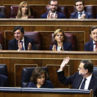 Mariano Rajoy agradece el apoyo de su grupo parlamentario tras su discurso del 27 de octubre.-AGUSTÍN CATALÁN