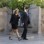Carles Puigdemont y Neus Munté, en el palau de la Generalitat.-JULIO CARBÓ