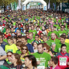 Cerca de 26.000 personas ayer en la Acera Recoletos participando en la IVedición de la Marcha contra el Cáncer.-J. M. Lostau