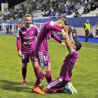 Mata celebra con Toni Martínez y Ontiveros el definitivo 1-5 de Lorca.-PHOTO-DEPORTE