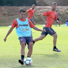 Cotán participó en el entrenamiento en los Anexos y mostró su buena conducción del balón antes de ser presentado.-BALCAZA