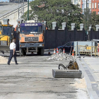 Obras de asfaltado ayer en la calle Estación entre Panaderos y Padre Claret.-PABLO REQUEJO