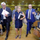 Valdeón, con el director de la Fundación Once, J.L. Martínez Donoso y el presidente de Feacem, José María Ibáñez.-ICAL