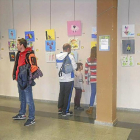 La exposición contó con las creaciones de 51 niños, y tras la venta se han recaudado más de 1.400 euros.-E.M.