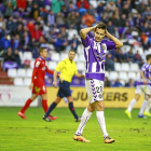 Del Moral se echa las manos a la cabeza, tras una ocasión fallada por el Real Valladolid.-MIGUEL ÁNGEL SANTOS