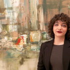 Berta Santos Solé posa junto a una de sus creaciones.-J. M. LOSTAU