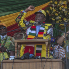 El presidente Emmerson Mnangagwa, en el cierre de campaña en Harare.-AP