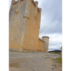 Estado del pavimento a los pies de la torre del homenaje del castillo.-A.T.