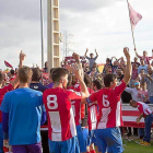 Los jugadores del Atlético Tordesillas aplauden a su afición tras derrotar al Bupolsa.-DIEGO RAYACES