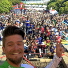 Óscar Pujol celebra el triunfo en el Tour de Japón.-E.M.