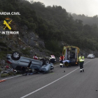 Accidente de tráfico en el kilómetro 30 de la carretera BU-552, término municipal de Castrobarto (Burgos), en el que una persona falleció y otras dos resultaron heridas.-GUARDIA CIVIL