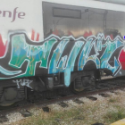 Pintadas en los trenes de Renfe en la estación de Valladolid en el Campo Grande.-POLICÍA NACIONAL