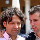 Antes de viajar a Burgos por la tarde, el candidato socialista visitó a Tordesillas, donde se encontró con el alcalde socialista y aspirante a la reelecdión, José Antonio González Poncela.-ICAL