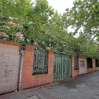 Antiguo Instituto Santa Teresa de la calle Mirabel de Rondilla, cerrado desde 2009, y que acogerá la Escuela de Arte en 2021.-ICAL