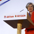 May pronuncia un discurso durante el congreso de primavera del Partido Conservador en Cardiff (Gales), el 17 de marzo.-GEOFF CADDICK